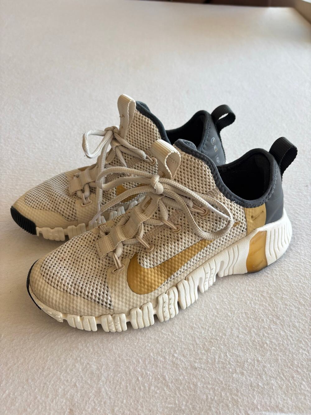Nike Free Metcon 3 Running Sneakers Women’s Size 7.5 Cream Gold